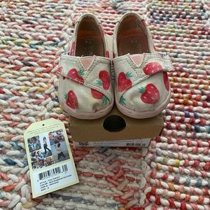 Toddler girls strawberry Toms